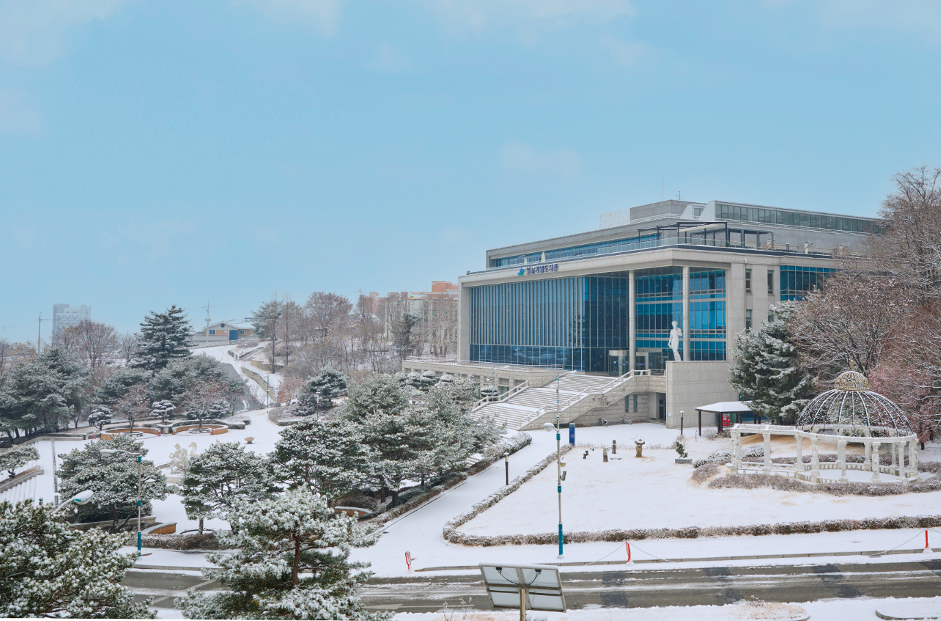 한림대학교 겨울전경2.png 첨부 이미지